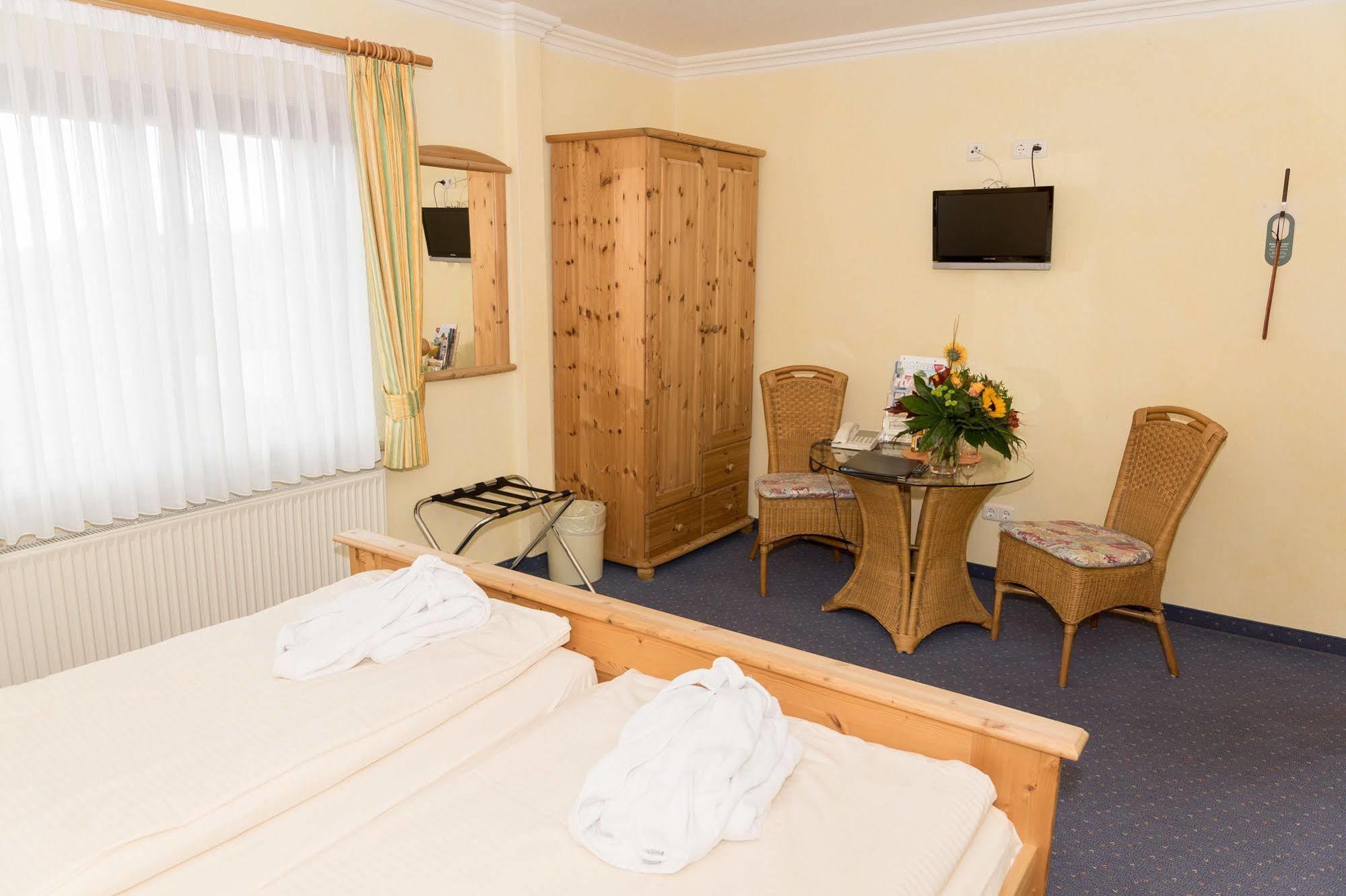 Hotel Und Landgasthof Zum Bockshahn Spessart  Luaran gambar