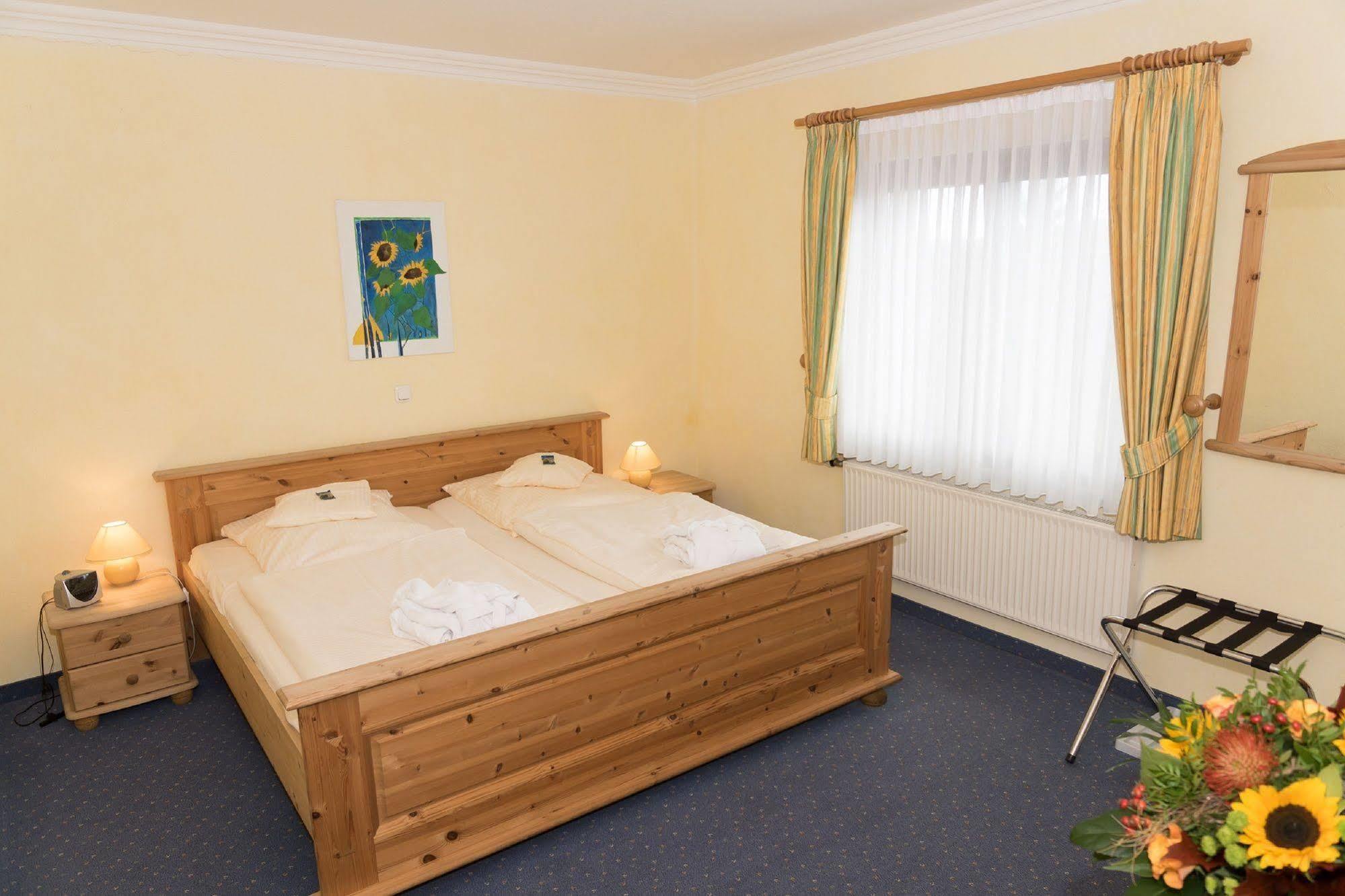 Hotel Und Landgasthof Zum Bockshahn Spessart  Luaran gambar